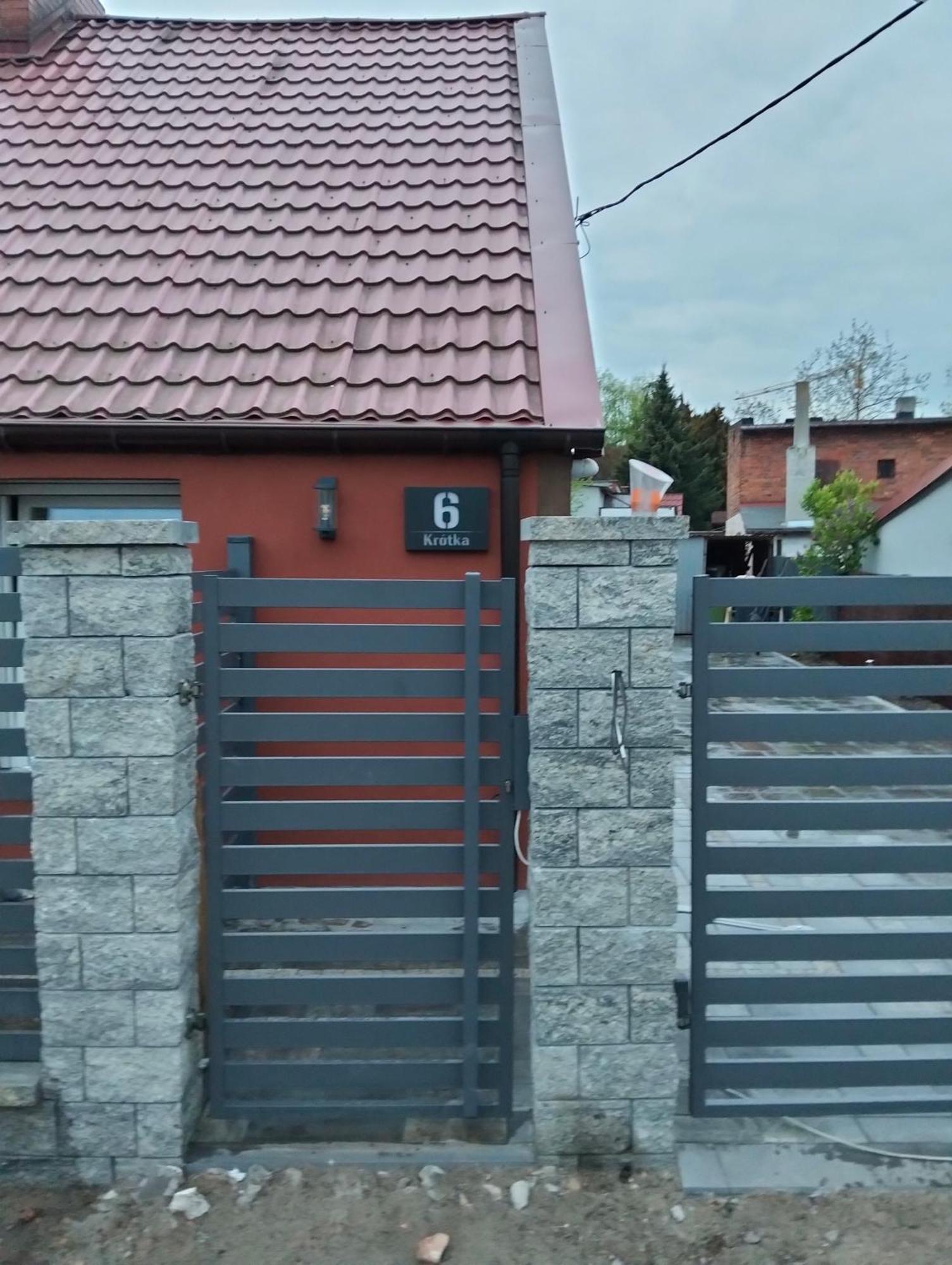 Apartament.Ul.Krotka Thorn Exterior foto